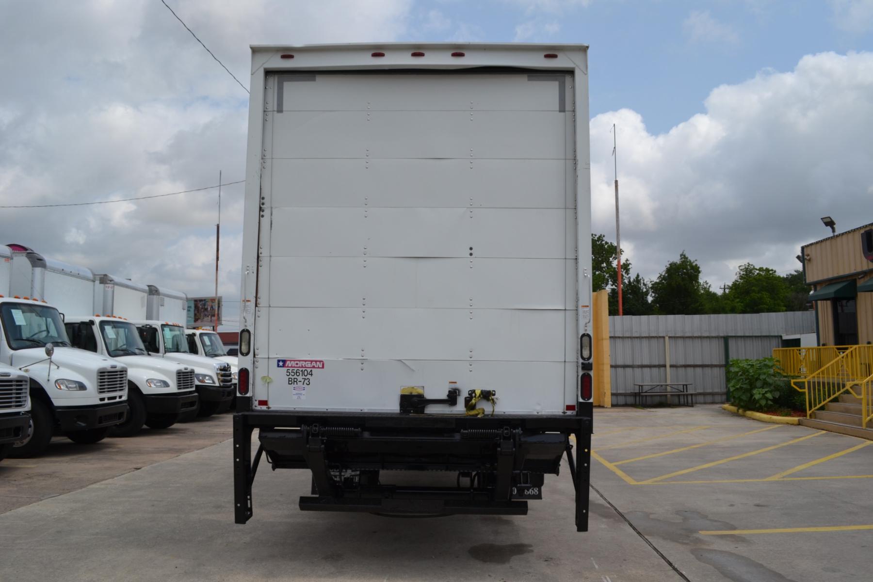 2016 WHITE /BLACK HINO 268 with an JO8E-VC 7.7L 220HP engine, ALLISON 2500RDS AUTOMATIC transmission, located at 9172 North Fwy, Houston, TX, 77037, (713) 910-6868, 29.887470, -95.411903 - 25,950LB GVWR NON CDL, MORGAN 26FT BOX, 109" X102", MAXON 3,300LB CAPACITY STEEL LIFT GATE, DUAL 50 GALLON FUEL TANKS, POWER WINDOWS, LOCKS, & MIRROS - Photo #5